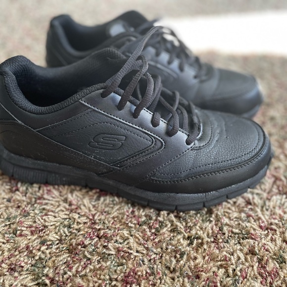 Skechers work shoe  size 8 - Picture 4 of 5